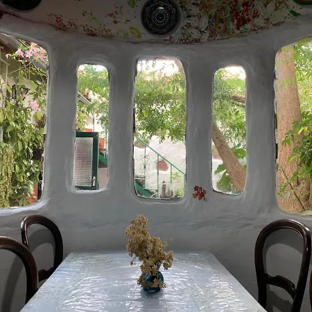 Hotel Ecoartejeda Cave House